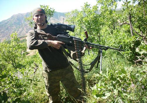 Bingöl'ün Genç ilçesine bağlı Güzeldere köyü kırsalında PKK'lı teröristle çıkan çatışmada şehit düşen Komando Er Muhammet Aygör'ün Konya'daki baba evine ateş düştü