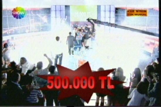 Sonunda beklenen oldu... Show TVde Acun Ilıcalının sunduğu Var mısın yok musun yarışmasında bir yarışmacı 128 milyarı reddedek kutuya gitti ve 500 milyarı kazandı.