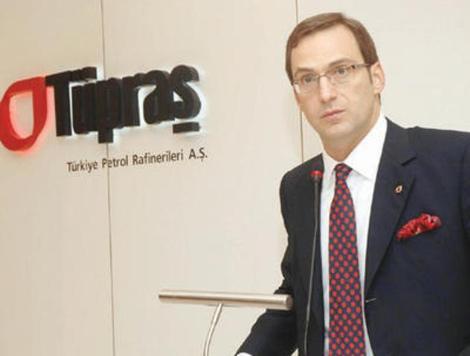 ÖMER KOÇ!!!
Koç Holding Enerji Grubu Başkanı Ömer Koç, halası Sevgi Gönülün kendisine miras bıraktığı Kandillideki yalısında oturuyor. Koçun, Üsküdar -Salacakta rezidansı var. İstiklal Caddesi üzerinde sergi sarayı açan Ömer Koç, tarihi binanın üst katında da bazen kalıyor. Ömer Koçun Bodrum Yalıkavakta ise yazlık olarak kullandığı bir villası bulunuyor.