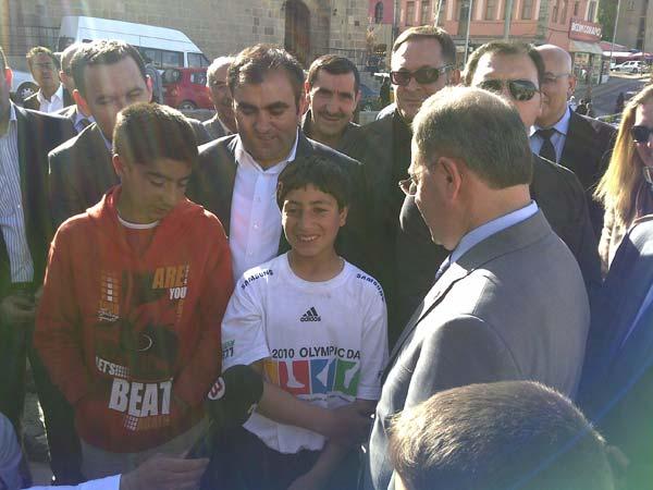 Sağlık Bakanı Recep Akdağ, ulusal basının yöneticilerini seçim bölgesi ve memleketi Erzurum'da ağırladı. Akdağ, gazetecilere şehri bizzat gezdirdi. Gezinin sonu keyifli bir geceyle bitti.