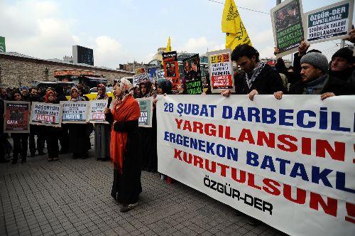 Taksimde 28 Şubat protestosu