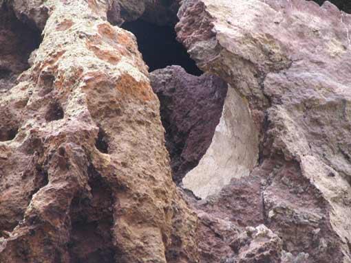 Bingöl Kuşburnu Köyünde Taş Devrinden kalma mağaralar