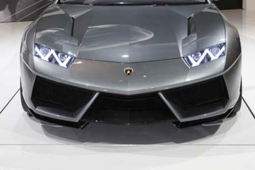 Lamborghini Estoque 4 kapılı bir Süpersporcu