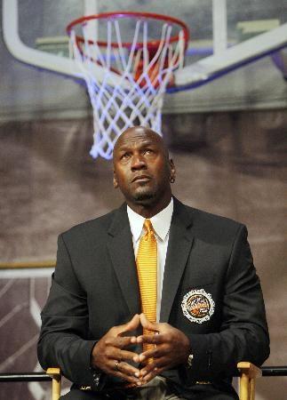 Basketbolun efsane ismi Michael Jordan Naismith Memorial Basketball Hall of Famee kabul töreninde oldukça duygusal anlar yaşadı.