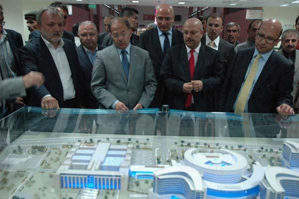 Sağlık Bakanı Recep Akdağ, ulusal basının yöneticilerini seçim bölgesi ve memleketi Erzurum'da ağırladı. Akdağ, gazetecilere şehri bizzat gezdirdi. Gezinin sonu keyifli bir geceyle bitti.