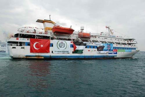 <b>MAVİ MARMARA GEMİSİNE YAPILAN SALDIRI 2. SIRAYA YERLEŞTİ</b><br><br>
İHH İnsani Yardım Vakfı'nın Gazzeliler için hazırladığı yardım gemilerinin İsrailli askerler tarafından saldırıya uğraması, Mayıs ayı sonlarında hem ülke hem dünya gündemine bomba gibi düştü. Birçok Türk vatandaşının öldüğü ve gözaltına alındığı saldırı, dünya basınında da büyük yankı buldu. Yaşanan tüm bu gelişmelerin ardından İsrail'le ilişkiler iyice gerilirken; İsrail, gazete, dergi, TV kanalı ve haber siteleri toplamında yıl boyunca 247 bin 516 habere konu edildi.