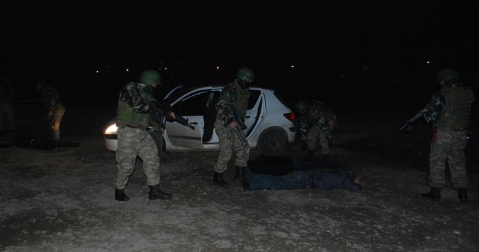 Bingöl Valiliği tarafından yapılan açıklamada, İl Jandarma Komutanlığınca Genç ilçesi Servi kırsalında Diyarbakır Dicle Görese Dağı bölgesinde yürütülen operasyondan kaçmaya çalışabileceği değerlendirilen teröristlere yönelik 21 Aralık 2011 tarihinde akşam icra edilen operasyonda Hamza ve Berhudan kod isimli 2 terörist bir araç içerisinde silahları ile birlikte sağ olarak yakalandığı belirtildi.