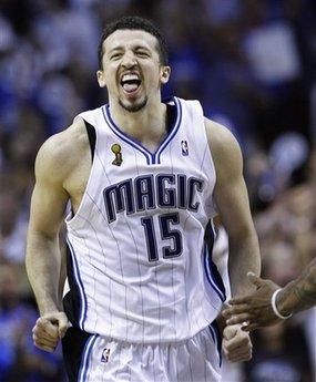 Hidayet'in de forma giydiği NBA final serisi 4. maçında Los Angeles Lakers, Orlando Magic'i uzatmalarda yıkmayı başarırken malesef Hidayet son anlarda kendine bağlanan umutları yıktı