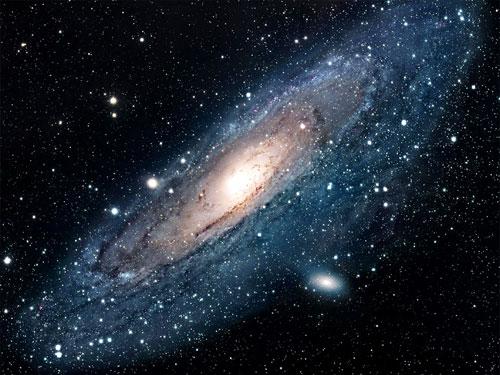 6- Hartley 2 kuyrukluyıldızıyla yakınlaşma...

NASA'nın "Deep Impact" (Derin Darbe) adlı uzay aracı, Hartley-2 kuyrukluyıldızının 700 kilometre yakınına gelerek, dünyaya bu gök cisminin yüzeyinin yakın mesafe fotoğraflarını gönderdi.     

Uzay aracının teleskoplar ve diğer cihazlarıyla, yaklaşık 1 kilometre çapında ve yerfıstığı şeklindeki kuyrukluyıldızın yüzeyi ve cisimden rekor düzeydeki gaz çıkışları inceleniyor. Uzay aracının gönderdiği veriler, NASA'nın California'daki Jet Propulsion laboratuvarında inceleniyor.     

"Deep Impact" 5 yıl önce Tempel-1 adlı bir başka kuyrukluyıldıza yaklaşarak bir sonda göndermiş, sondanın yüzeye çarptırılmasıyla uzaya fırlayan maddelerin incelenmesi suretiyle gök cisminin iç yapısının anlaşılmasına çalışılmıştı.

NASA'nın "Deep Impact" uzay aracı, eylül ayından beri Hartley-2'nin resimlerini çekiyor. Bu çalışmayla, bir kuyrukluyıldızın bu kadar yakından incelenmesi beşinci kez yapılmış oluyor.
