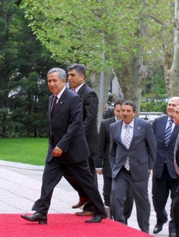 Bakanlar Kurulu, Başbakan Recep Tayyip Erdoğan başkanlığında toplandı. Toplantıya, yeni göreve başlayan bakanlar da katıldı. 27 koltuklu ilk Bakanlar Kurulu'ndan ilk kareler: