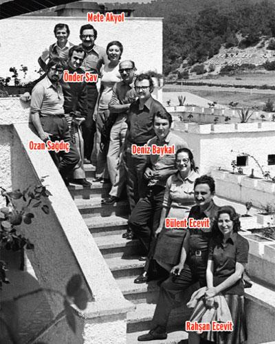 Bülent ve Rahşan Ecevit, Deniz Baykal ve Önder Sav Gazeteci Mete Akyol ile o kampı izleyen Ozan Sağdıç, Türkiye Fotomuhabirleri Derneğinin yayın organı Foto Muhabirinin önümüzdeki hafta çıkacak sayısı için kendi arşivinden daha önce yayınlanmamış fotoğrafları yeniden gün ışığına çıkardı. Devlet sanatçısı ilan edilen tek fotoğraf sanatçısı olan Ozan Sağdıç, o fotoğrafları ntvmsnbc ile de paylaştı;