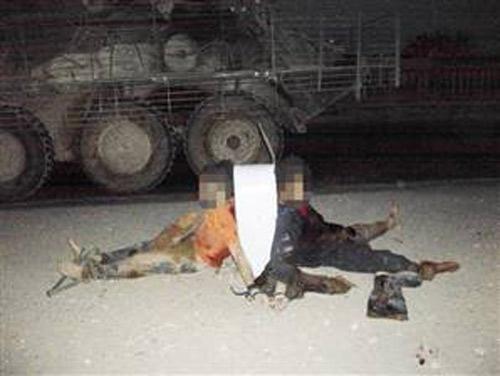 ABD'li askerlerinin Afganistan'da öldürdükleri savunmasız sivillerle fotoğraf çektirdikleri ortaya çıktı. İnsanlık için utanç kareleri: