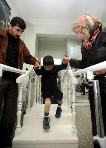 Minik Bekir artık yürüyebiliyor