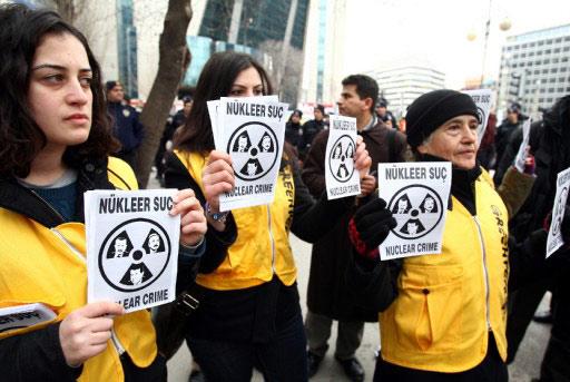 Greenpeace üyesi 6 kişi, ''nükleer santral ihalesini'' protesto etmek için Kızılay'daki gökdelene çıktı. 6 eylemci, polisin müdahalesi üzerine eylemlerini sonlandırdı. İşte o anlar: