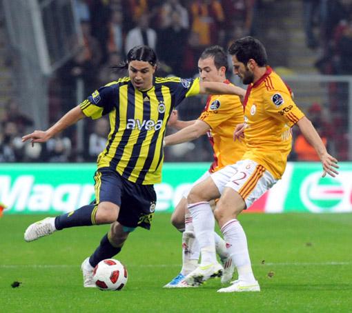 İkinci yarıda 75. dakikada Semih, 87. dakikada da Alex'in golleriyle 2-1'lik üstünlük yakalayan Fenerbahçe, karşılaşmadan 2-1'lik galibiyetle ayrıldı.