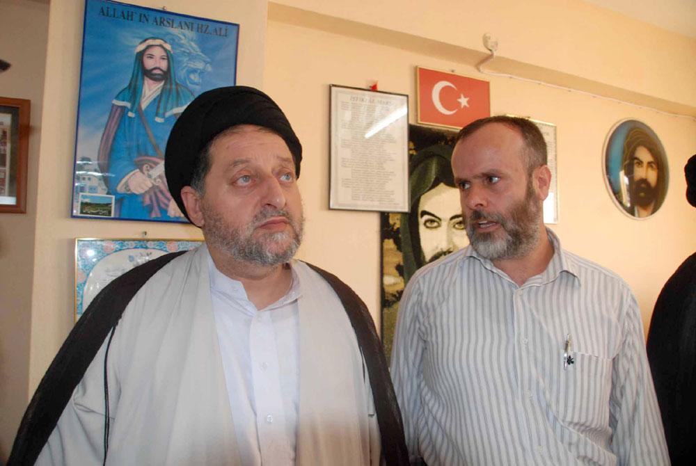 Tarih boyunca hiç kimseye sorun olmadıklarını anlatan Yeral, Ama her ne hikmetse biz zulme uğradık. Düne kadar ismi sadece Ali Hasan Hüseyin diye öldürülenler oldu. İmamlarımızın, Hz. Hasanın kubbesi havaya uçuruldu. Biz burada kiliseleri koruma altına alıyoruz, Yahudi havrasını koruma altına alıyoruz. Sadece Ehl-i Beyt imamı diye Irakın altın kubbesinde namaz kılanlar terör kurbanı oluyorlar. Bütün bunlara rağmen biz İslami birlik ve beraberlikten yanayız. Bizim Sünni kardeşlerimizle birlike ortak noktaların öne sürülmesini, konuşulmasını istiyoruz. Ama birileri, ortak noktaları bırakıp ayrı noktaları ileri sürüp sürekli Alevi-Sünni, Türk-Arap-Kürt milletleri arasında nifak tohumları saçmaya çalıyorsa, onlar Müslüman değil, İslam düşmanlarıdır. Bizim alimlerimizin ortak görüşleri bu yöndedir. ifadelerini kullandı.