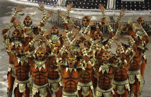 Karnavallar ülkesi Brezilya'nın en meşhur ve dünya çapında ünlü karnavalı Rio'da birbirinden renkli görüntüler ve büyük coşku yaşanıyor.