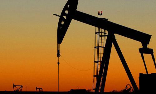 Petrol fiyatı rekor kırdı

3 Ocak:

Uluslararası piyasalarda ABD ham petrolünün varil fiyatı 92.15 dolarla 27 ayın en yüksek seviyesine çıktı.

-Hisse senetlerinin 2010 yılındaki ortalama net kazancı yüzde 17.43 oldu. 24 ayar külçe altının net kazancı yüzde 24.87 olurken, Euro yüzde 9.63, ABD doları ise yüzde 2.69 oranında kaybettirdi. Yatırım fonlarına katılma belgelerinin yıllık ortalama net kaybı yüzde 0.02 oldu.