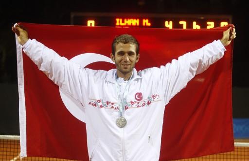 16. Akdeniz Oyunları'nda teniste tek erkeklerde final oynayan Marsel İlhan, gümüş madalyada kaldı.