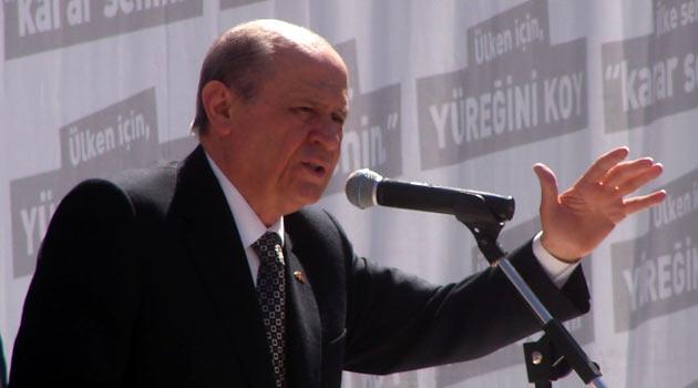 2-Bah&ccedil;eli 15 Ocak 2009'da Antalya'da partisinin b&uuml;y&uuml;kşehir ve il&ccedil;e belediye başkan adaylarının tanıtım toplantısında partisini iktidara taşıyacak form&uuml;l&uuml; a&ccedil;ıklamıştı: "9 Şubat 1969, 9 Şubat 2009 MHP'nin 40. yılı. Bu sene siyasi partiler yasası gereği 9. b&uuml;y&uuml;k kurultayımızda 2009 yılında olacaktır. Demek ki 9 ışık 3 dalga 9'la iktidara doğru y&uuml;r&uuml;yor demektir. Bu sebeple 2009 yılı hayırlara vesile olacaktır. MHP b&uuml;g&uuml;n ortaya koymuş olduğu milliyet&ccedil;i fikri program haline d&ouml;n&uuml;şt&uuml;rm&uuml;ş, T&uuml;rkiye'de muhalefeti ilkeli temiz ve &ccedil;&ouml;z&uuml;m &uuml;reten bir anlayışla s&uuml;rd&uuml;rmektedir. 2009 yılındayız. 2009'un sıfırlarının &uuml;zerine &ccedil;arpı koyun, atın. İki sıfırı kaldırdık. Ne kaldı 29. 11 ile 29'u toplayın ne oldu, 40. Milliyet&ccedil;i hareketinin 40. yılı. Bunlar tesad&uuml;f olamaz..."