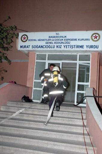 Adapazarı'nda Sosyal Hizmetler Kurumu'na ait kız öğrenci yurdunda dün gece çıkan yangın sonucu iki çocuk hayatını kaybederken, 5 çocuk hastanede tedavi altına alındı