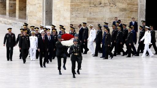 Yüksek Askeri Şura toplantısı Başbakan Erdoğan'ın başkanlığında Genelkurmay Başkanlığı Karargahı'nda başladı. Toplantıda albay ve generallerin terfileri görüşülüyor