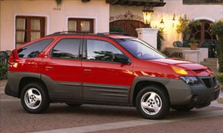 04: Pontiac Aztek: Tam bir tasarım faciasıydı. Otomobil meraklıları Azteci o kadar çirkin buldu ki firma kısa süre sonra onu satıştan çekerek yerine Torrenti sürdü.