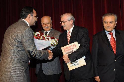 Üsküdarlılar, 90 bin Türk askerinin şehit olduğu Sarıkamış olayında yaşan acıları ve Mehmetçiğin çektiği sıkıntıları yüreklerinde hissetti. Üsküdar Belediyesi'nin Altunizade Kültür Merkezi'nde düzenlediği programa RTÜK Başkanı Prof. Dr. Davut Dursun, Sivas Eski Valisi Veysel Dalmaz, Prof. Dr. Bingür Sönmez, Prof. Dr. Abdurrahman Güzel, Prof. Dr. Ali Berat Alptekin ve Üsküdar Belediye Başkanı Mustafa Kara ile çok sayıda vatandaş katıldı.