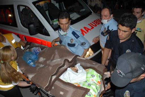Bursa Yıldırım Merkez İlçesi'nde Şevket Yılmaz Devlet Hastanesinde yangın çıktı. 1'i çocuk 39 hastanın başka hastanelere sevk edildiği yangın sonucu 3'ü kadın 8 kişi hayatını kaybetti.