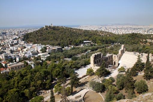 Akropolden Atinayı 360 derece izlemek mümkün.