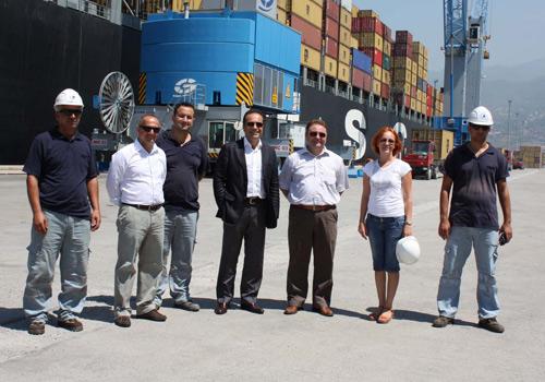 İskenderun Körfezi'nde 'konteyner terminali' olarak projelendiren ve bir süre önce hizmete açılan Assan Port, dünyanın en büyük konteyner gemilerinden birini ağırladı.
