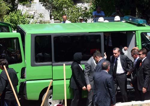 Başbakan Erdoğan, Hasan Doğan'ın cenazesine katıldı. Başbakan, cenaze aracıyla mezarlığa geldi.