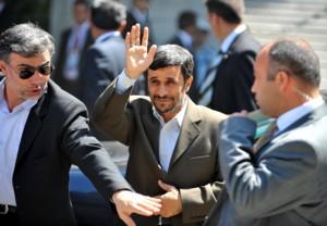 İran Cumhurbaşkanı Mahmud Ahmedinejad, Cuma namazını Sultanahmet Camisi'nde kıldı.