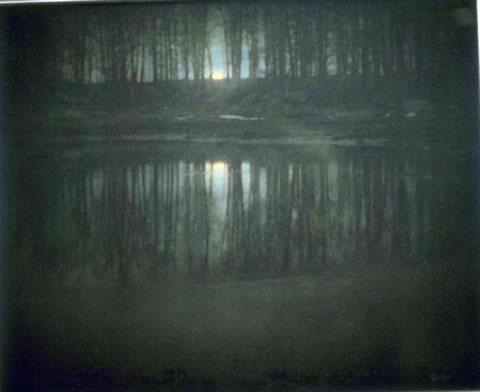 Şu an Dünyanın en pahalı fotoğrafına bakıyorsunuz. Edward Steichen'ın olan bu fotoğraf 1904 de çekilmiş. 2006 yılında 2.9 milyon USD a satılmış.