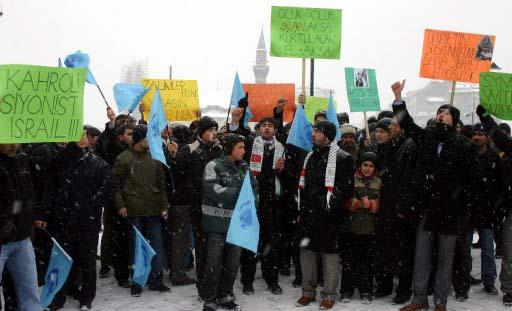 İsrail'in Gazze'ye yönelik acımasız saldırıları Türkiye'nin pek çok kentinde ve Orta Doğu'da protesto edildi. Protestolardan kareler...