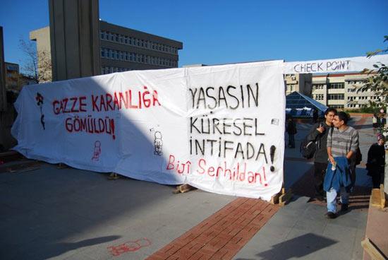 Gazze karanlıkta, Boğaziçi ayakta!