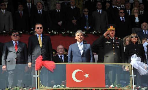 19 Mayıs Atatürk'ü Anma ve Gençlik ve Spor Bayramı, yurt genelinde törenlerle kutlandı. Ankara'da bayram Cumhurbaşkanı Gül'ün de katıldığı törenle, 19 Mayıs Stadyumu'nda kutlandı.