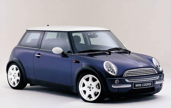 MINI<p>
BMW tarafından satın alınan Mini, 'MINI' adını aldıktan sonra küçük sınıfı lüks ve premium kavramıyla tanıştırmıştı. Orijinal Mini'nin 21'inci yüzyıl yorumu olan araç, retro tasarımı ve go-kart hissi veren sürüş özellikleriyle kısa sürede kült oldu.