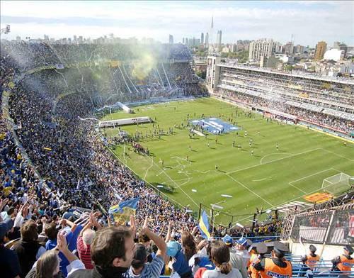''Boca es mi religion, Maradona es mi dios, La Bombonera es mi iglesia"
(Dinim Boca, Tanrım Maradona, Mabedim La Bombonera)
Boca Juniors'un Stadyumu La Bombonera'nın giriş kapısında yazan cümle