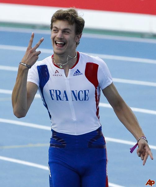 Christophe Lemaitre: 21 yaşındaki Fransız Lemaitre, Güney Kore'deki Dünya Atletizm Şampiyonasında 200 metrede 19.80'lik derecesiyle 3. olmayı başardı. Usain Bolt ve ABD'li Walter Dix gibi isimlerin mücadele ettiği yarışta 3. olmayı başaran Lemaitre, 19.80 ile Avrupalı bir atletin bu dalda elde ettiği en iyi 2. derecenin sahibi oldu. Bu dalda bir Avrupalı atletin elde ettiği en iyi derece 19.72 ile İtalyan Pietro Mennea'ya (1979) aitti.