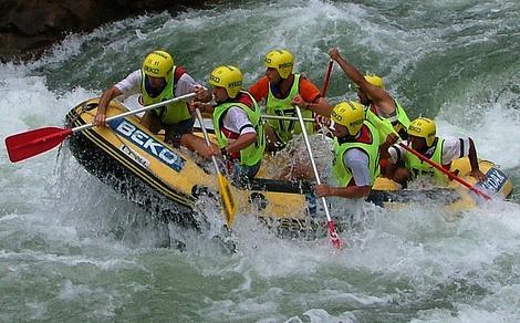 Rize'nin Ardeşen ilçesinde düzenlenen 5. Uluslararası Fırtına Rafting Şenliği, başladı.