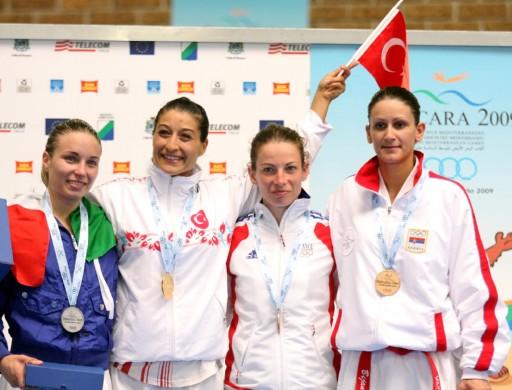 16. Akdeniz Oyunları'nda bugün başlayan karate müsabakalarında, bayanlar 50 kiloda Gülderen Çelik altın madalya kazandı