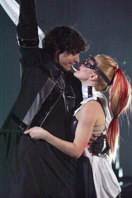 OSLO'DA DUZENLENEN 55. EUROVISION SARKI YARISMASINDA 2. YARI FINALDE 17. OLARAK SAHNEYE CIKAN VE TURKIYE'YI TEMSIL MANGA 'WE COULD BE THE SAME' ADLI PARCASINI SOYLEDI VE SERGİLEDRİĞİ PERFONMANSLA FİNALE KALMAYI BAŞARDI