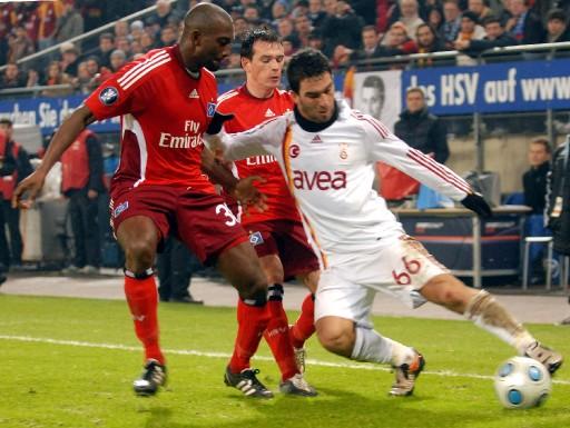 Galatasaray 10 kişi tamamladığı maçta öne geçmesine rağmen skoru koruyamadı, turu Ali Sami Yen'e bıraktı.