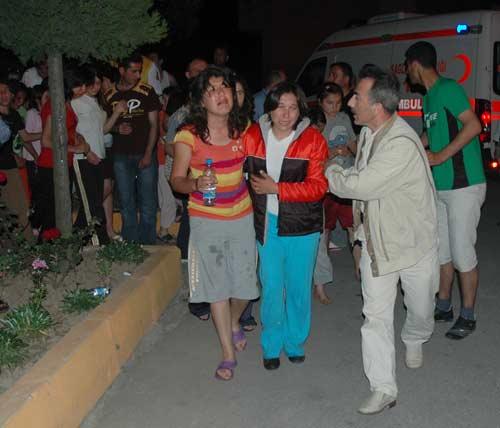 Adapazarı'nda Sosyal Hizmetler Kurumu'na ait kız öğrenci yurdunda dün gece çıkan yangın sonucu iki çocuk hayatını kaybederken, 5 çocuk hastanede tedavi altına alındı