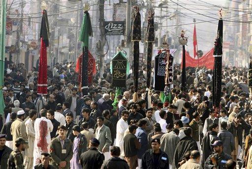 Pakistan'da kanlı kerbela matemi