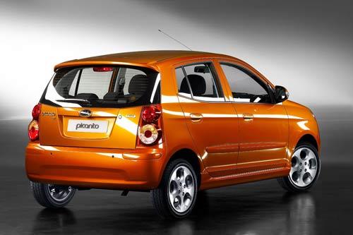 <b>48 ay vade, 346 lira taksitle Kia Picanto</b>
Anadolu Grubu'nun iştiraki Çelik Motor tarafından Türkiye'ye getirilen Kia'nın Picanto modelinin anahtar teslim satış fiyatı ise 19 bin 990 TL. Picanto için taksitli alım fırsatı da var. 4 bin TL peşinat, 4 bin TL balon ödeme olmak üzere, 48 ay vade ile aylık 346 TL taksitlerle bu otomobili almak mümkün.