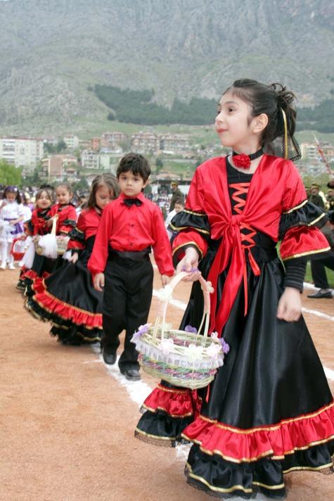 Amasya'da 23 Nisan Ulusal Egemenlik ve Çocuk Bayramı çeşitli etkinliklerle kutlandı.
