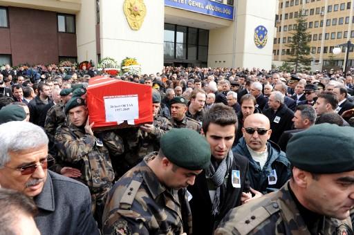 Özel Harekat Dairesi Başkanı Behçet Oktay için Emniyet Genel Müdürlüğü'nün Dikmen'deki binasında tören düzenlendi