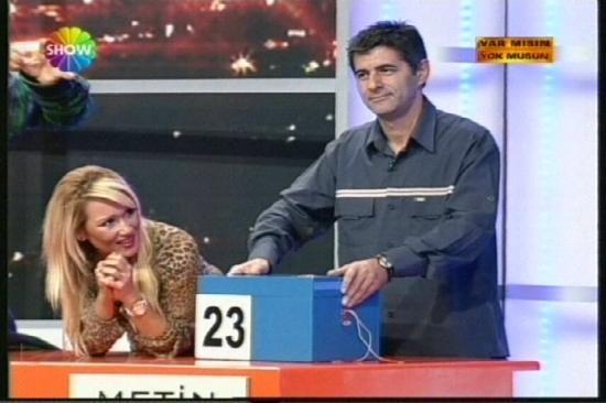 Sonunda beklenen oldu... Show TVde Acun Ilıcalının sunduğu Var mısın yok musun yarışmasında bir yarışmacı 128 milyarı reddedek kutuya gitti ve 500 milyarı kazandı.